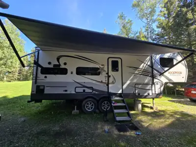 2020 Rockwood 2622RK Fifth Wheel | Rear Kitchen | Auto-Level, View more