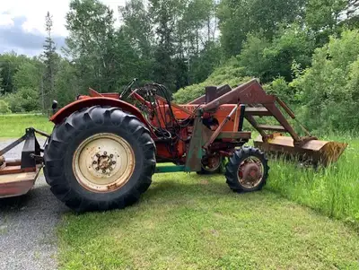 1984 Belarus 520 Tractor. 4 wheel drive. 70 HP. 60 HP at the PTO. Comes with a 5 foot brush hog and...