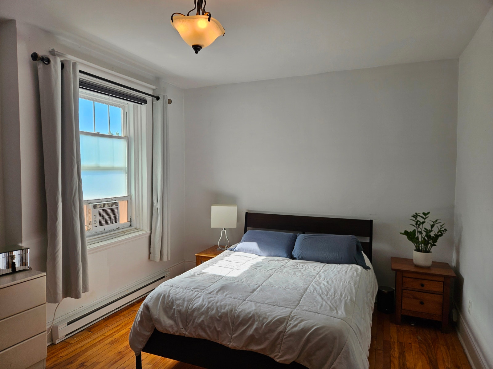 4½ NDG • Vendôme / Villa-Maria  • Chat et petit chien permis — photo 1