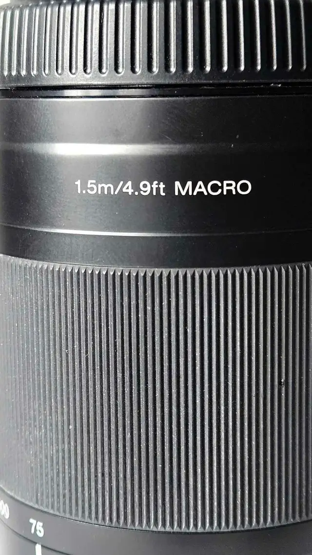 SONY  SAL 75-300mm F/ 4.5-5.6 Zoom Digital Camara A-Mount Lens 63838169196289124
