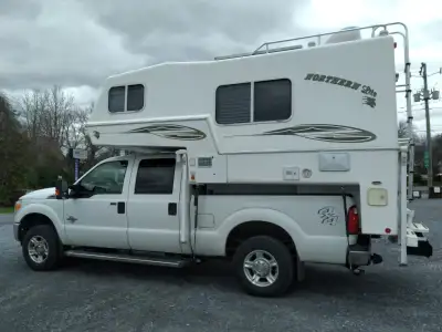 Northern lite, séries 8.5 Q 2004 Pour boîte courte(6 1/2). Poids; 2500lbs à vide. 2e propriétaire. É...