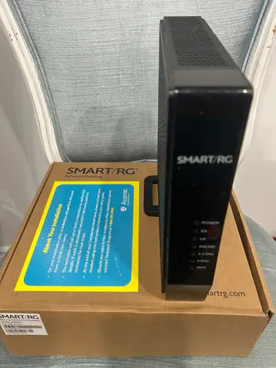 New in a box, with all accessories. Download Link up to 1Gbps (24x42Mbps) 4 Gigabit Ethernet ports H...
