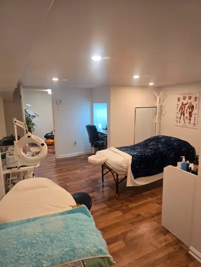 Visitez notre site web pour plus d'information sur nos services www.massagerenaissance.ca Recu pour...