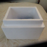 Styrofoam Cooler with 4 hard shell ice packs included