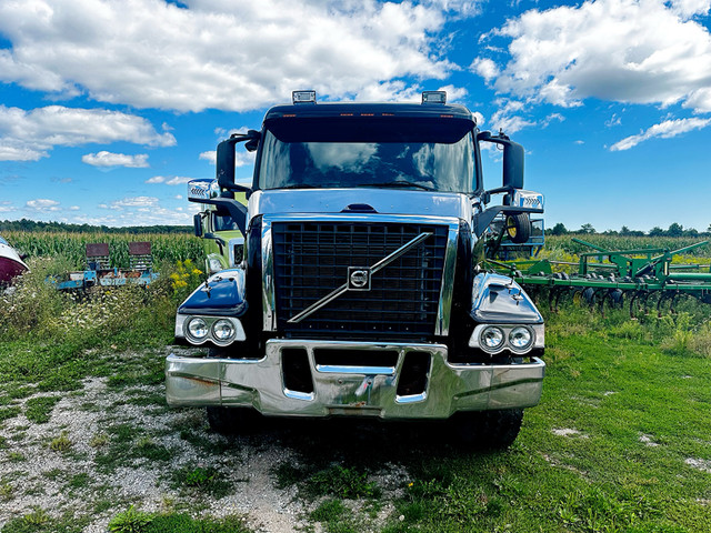 Volvo VHD dump truck in Heavy Trucks in Markham / York Region - Image 3
