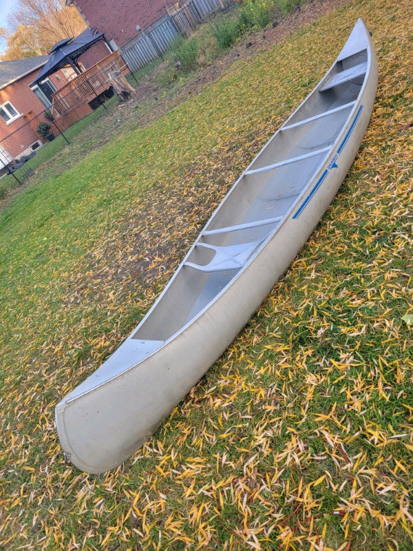 17ft Grumman Aluminum Canoe Canoes, Kayaks & Paddles Markham / York