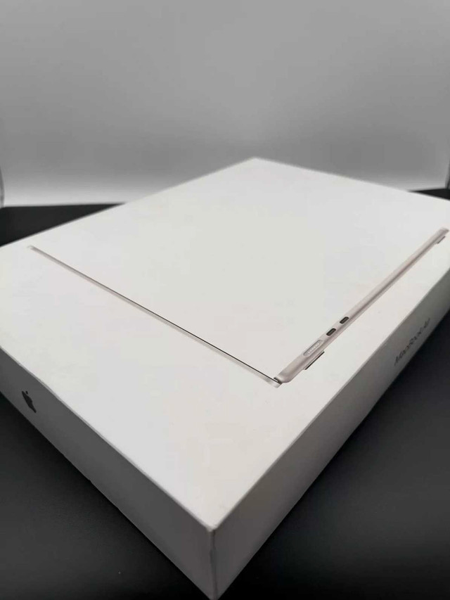MacBook Air 15 inch M3 chip 16GB RAM 256 GB SSD Starlight in Laptops in Oakville / Halton Region - Image 3