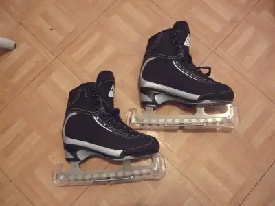 Softec Girls' Vista Figure Skates-size 4, View more