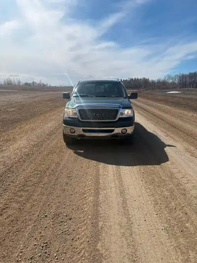 2007 lariat 4x4 runs excellent phasers and chains replaced 4x4 all works excellent tires about 50% d...