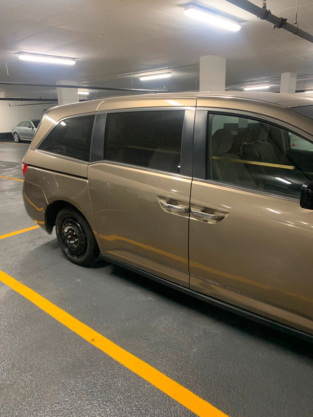 2012 honda odyssey in Cars & Trucks in Markham / York Region - Image 3