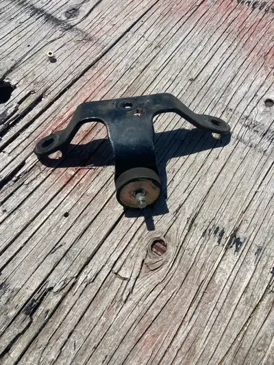 Harley Davidson horn/motor mount Came off a 2006 ultra Will fit other models