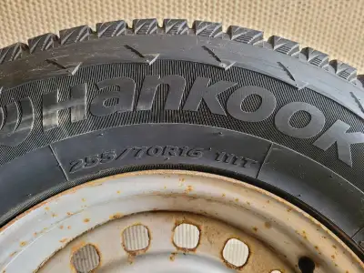 Set of 4 winter tires on rims Hankook I pike 255/70/16 5 bolt ford f150 rims