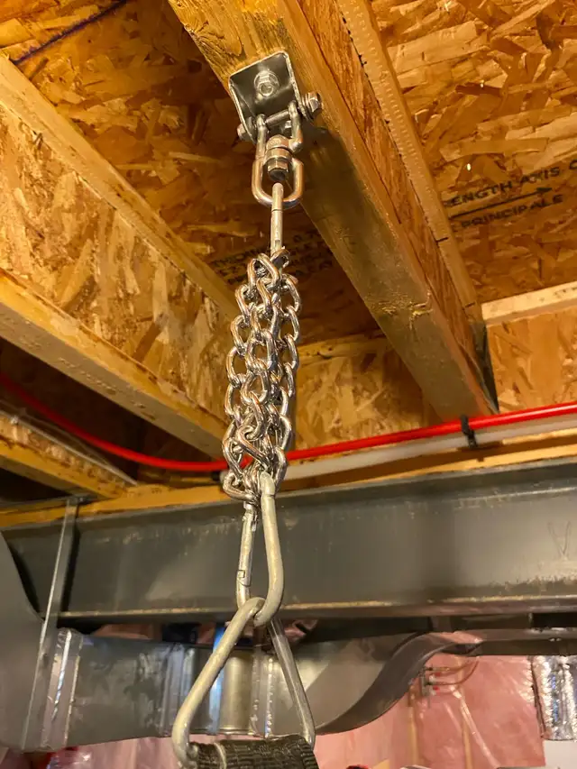 punchbag, gloves, chains and hook swivel427063984428175362