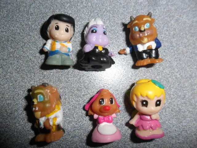 6 Squinkie Figures and 14 Bubbles. $10 for the lot. Clean from s