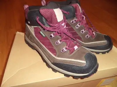 Bottes d'hiver Timberland neuves, pointure 6.5, View more