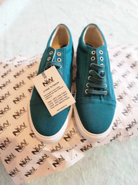 Brand New Canvas Shoes 