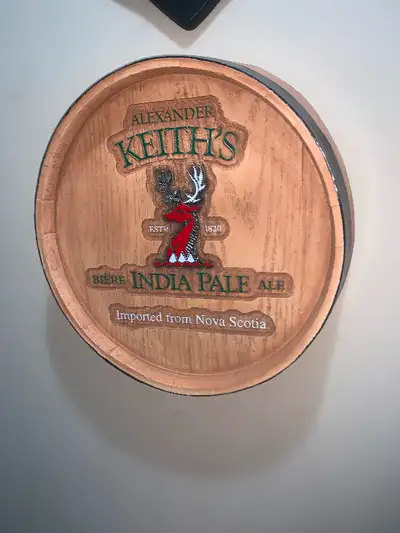 Vintage Alexander Keith Pale Ale Beer Bar sign Mint Keg Top sign design, features black metal strapp...