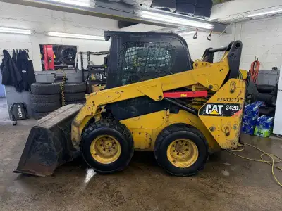 Get the job done right with this reliable 2017 CAT 242D 2 speed skid steer that is ready to tackle y...