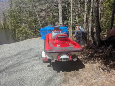 This 3-seater machine runs great and is perfect for enjoying time on the water with friends or famil...