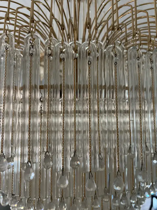 Vintage Brass Crystal Chandelier in Indoor Lighting & Fans in Markham / York Region - Image 5