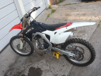 2007 04 - 07 CRF250R  CRF250 dirt bike     ---     PARTS ONLY