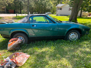 2  Triumph TR7 convertibles démontées à vendre. 4999$.