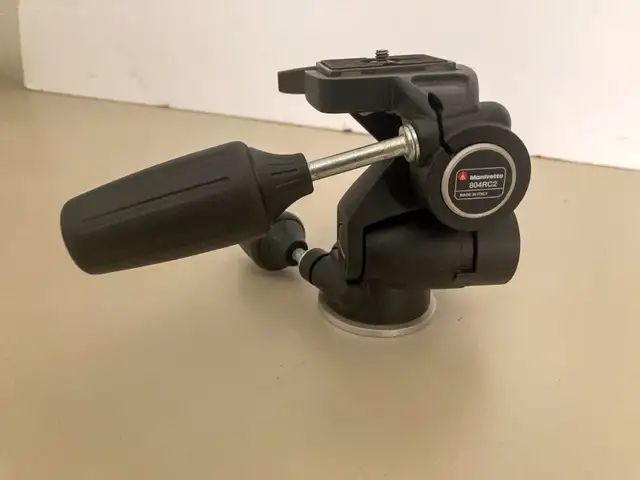 Manfrotto 804 RC 2 Head w/plate in Cameras & Camcorders in City of Toronto - Image 4