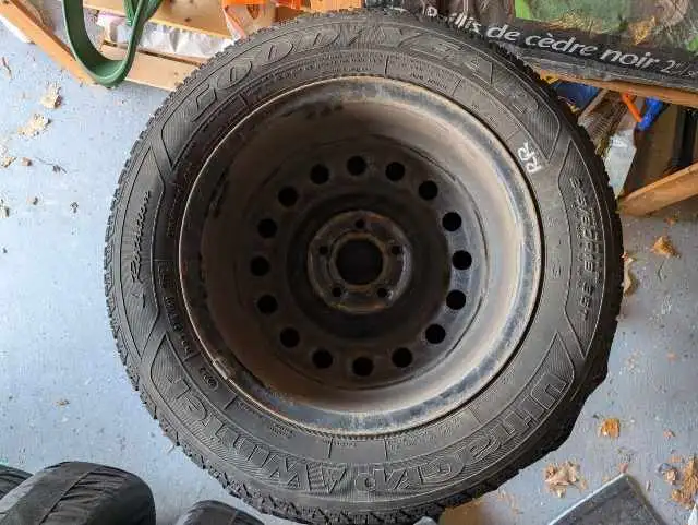 Used Goodyear winter tires with rims for sale in Tires & Rims in Mississauga / Peel Region - Image 8