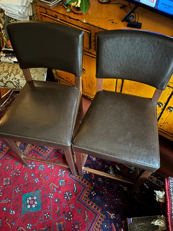 Pier 1 Counter Stools set of 2 in Chairs & Recliners in City of Toronto - Image 2