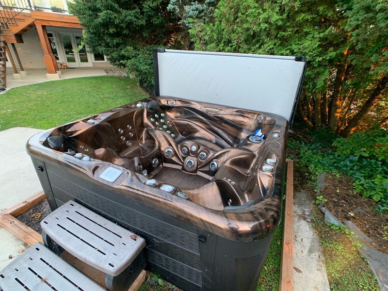 LIKE NEW LUXURY LOUNGE CHAIR 6 PERSON Inspiration S105 Hot Tub Spas