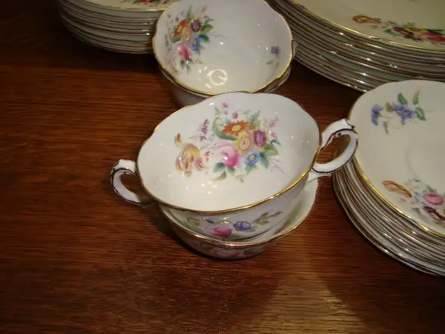 QUALITY COALPORT ENGLISH FINE CHINA SETTING FOR 8 in Arts & Collectibles in Norfolk County - Image 7