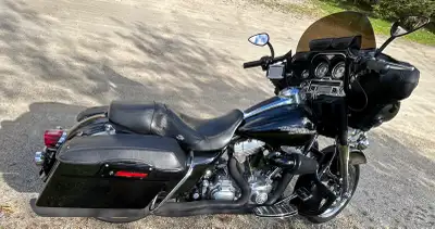 2009 Harley Davidson FLHT Stereo cruise control GPS tweeters intake 2-1 pipe 1-1/4” bars fresh grips...