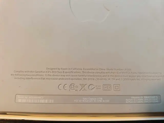 1TB Time Capsule Airport Router  in Networking in Calgary - Image 4