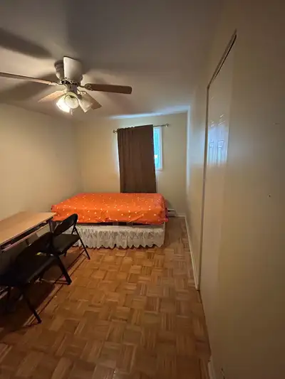 Très grande Chambre à louer avec 2 lits