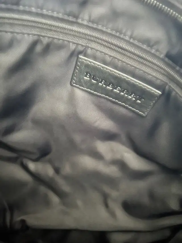 Burberry Buckleigh Nylon Tote Bag in Women's - Bags & Wallets in Oshawa / Durham Region - Image 5