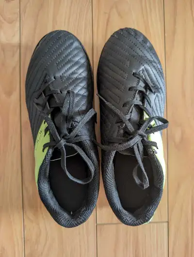 Boys size 3 Soccer turf shoes , View more