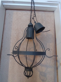 Luminaire  suspendu de style marocain à vendre.