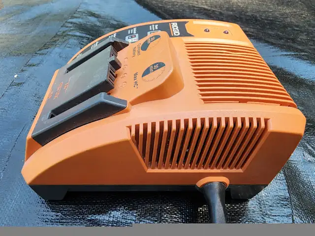 Ridgid Rapid Max9.6, 12, 14.4 & 18 Volt Single Battery Chargers in Power Tools in Windsor Region - Image 7