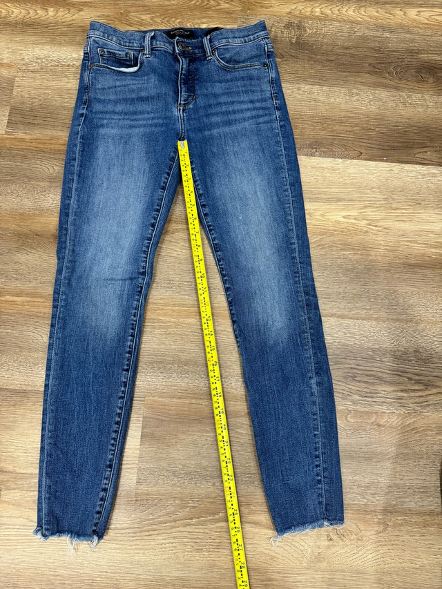 Banana Republic Skinny Fit size 27 in Women's - Bottoms in Calgary - Image 3