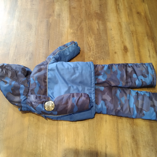 OshKosh blue camo winter coat and snowpants 3T in Clothing - 3T in Hamilton - Image 2
