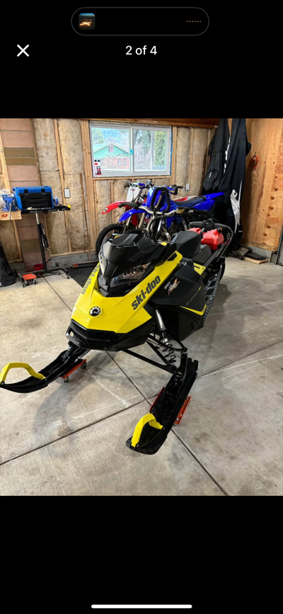Immaculate condition sled with only 650km comes with cover, tunnel bag and can