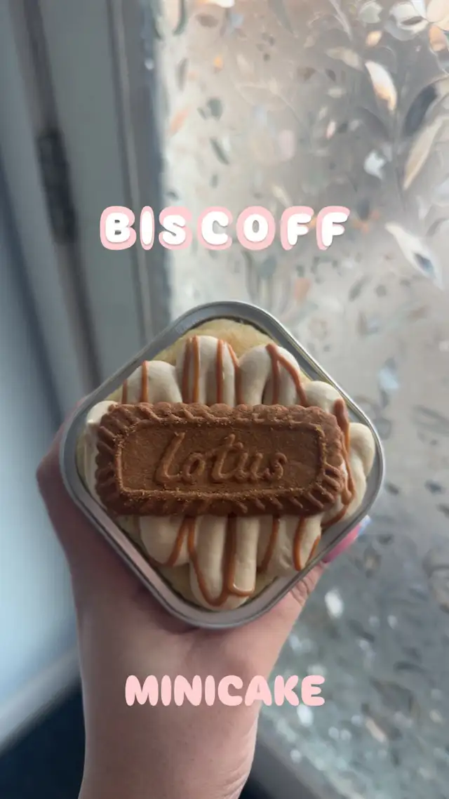 Mini cakes 477290056993351680