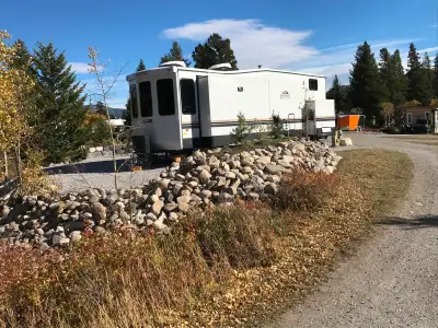 Own your place in paradise with this like new 2022 Cedar Creek Trailer in Crowsnest Pass. This trail...