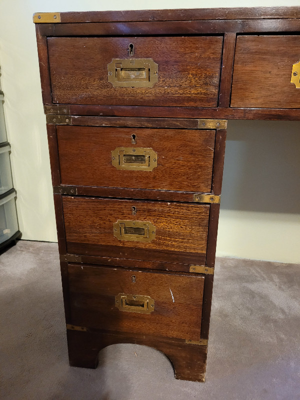Antique Mahogany desk in Desks in Bedford - Image 3
