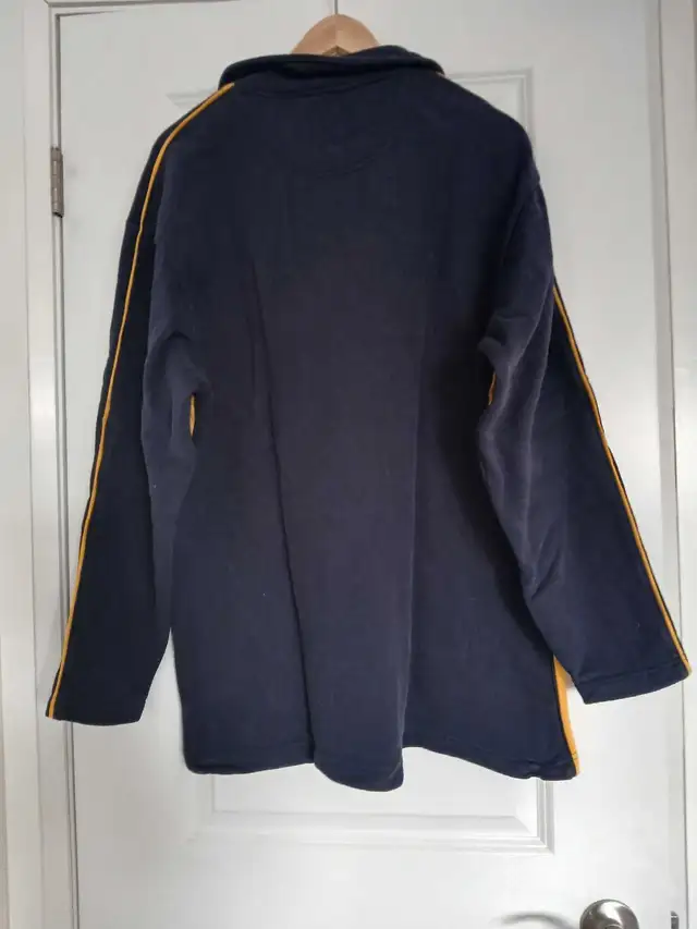 Size Medium - Oversize Pullover in Men's in St. Catharines - Image 4