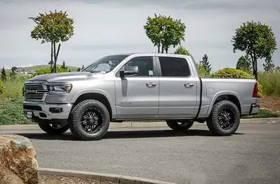new body ram 1500 front and back 2" lift front and rear