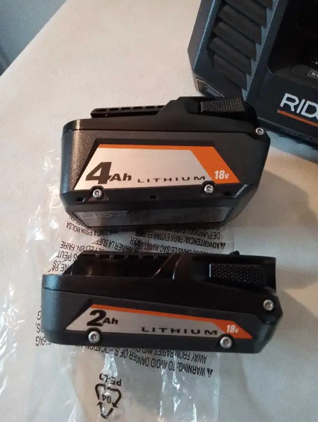 BRAND NEW RIDGID GEN 5X CHARGER AND 2 NEW BATTERIES in Power Tools in St. Catharines - Image 4