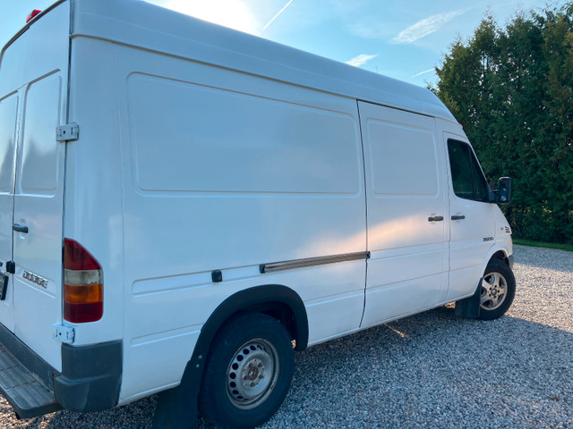 2006 Dodge Sprinter Van 2500 in Cars & Trucks in London - Image 3