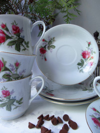 Porcelain Set 4 Mugs & Saucers Moss Rose, Made in China