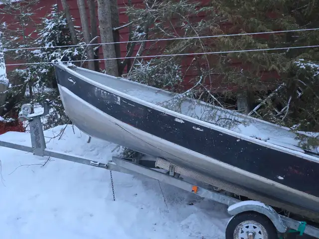 14 ft Lund with 25 short shaft Johnson.  in Powerboats & Motorboats in Renfrew - Image 4